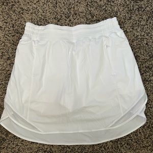 Lululemon Hotty Hot High-Rise Skirt - white size 8